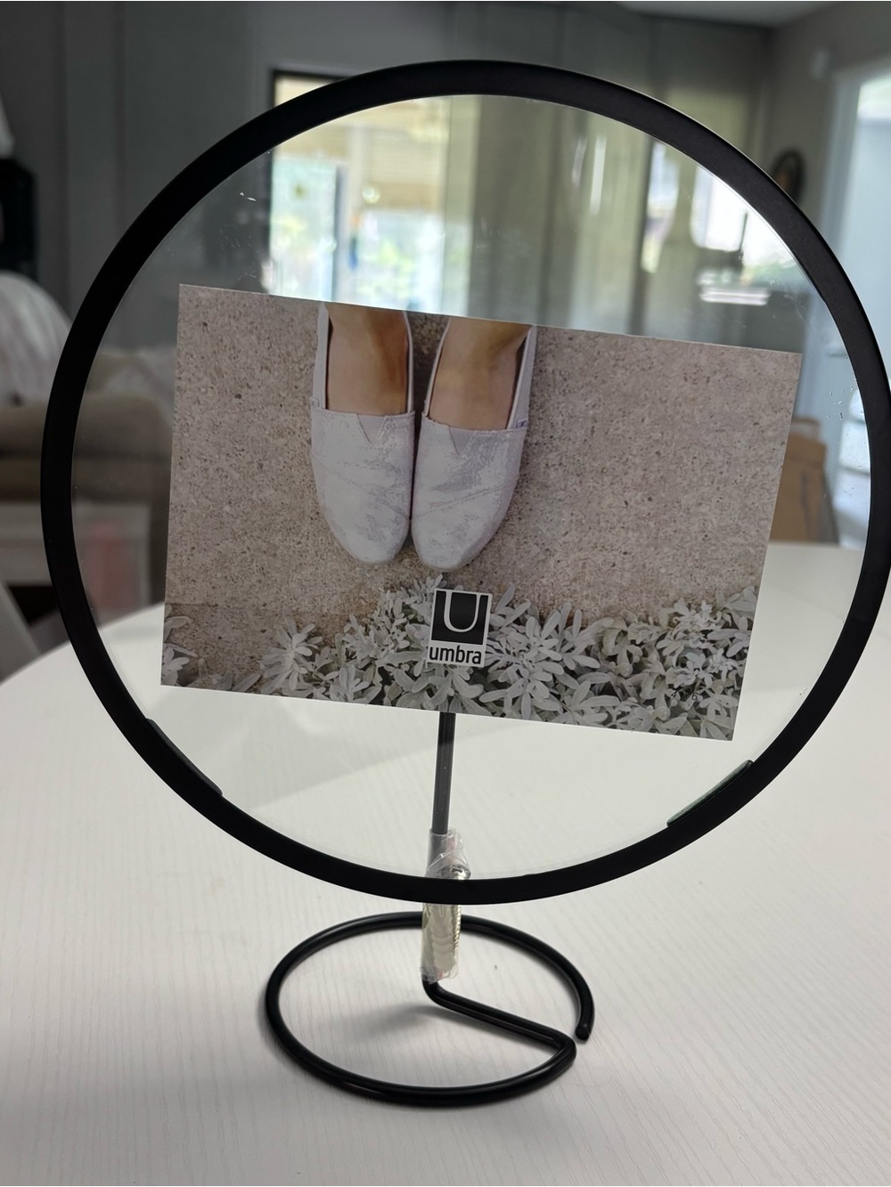 NWOT Umbra Infinity Black Floating Circular Picture Frame - 4x6
